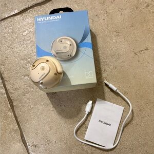 Hyundai True Wireless Earphones in White